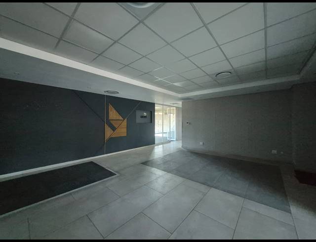 1,300M² OFFICE TO LET IN WAVERLEY